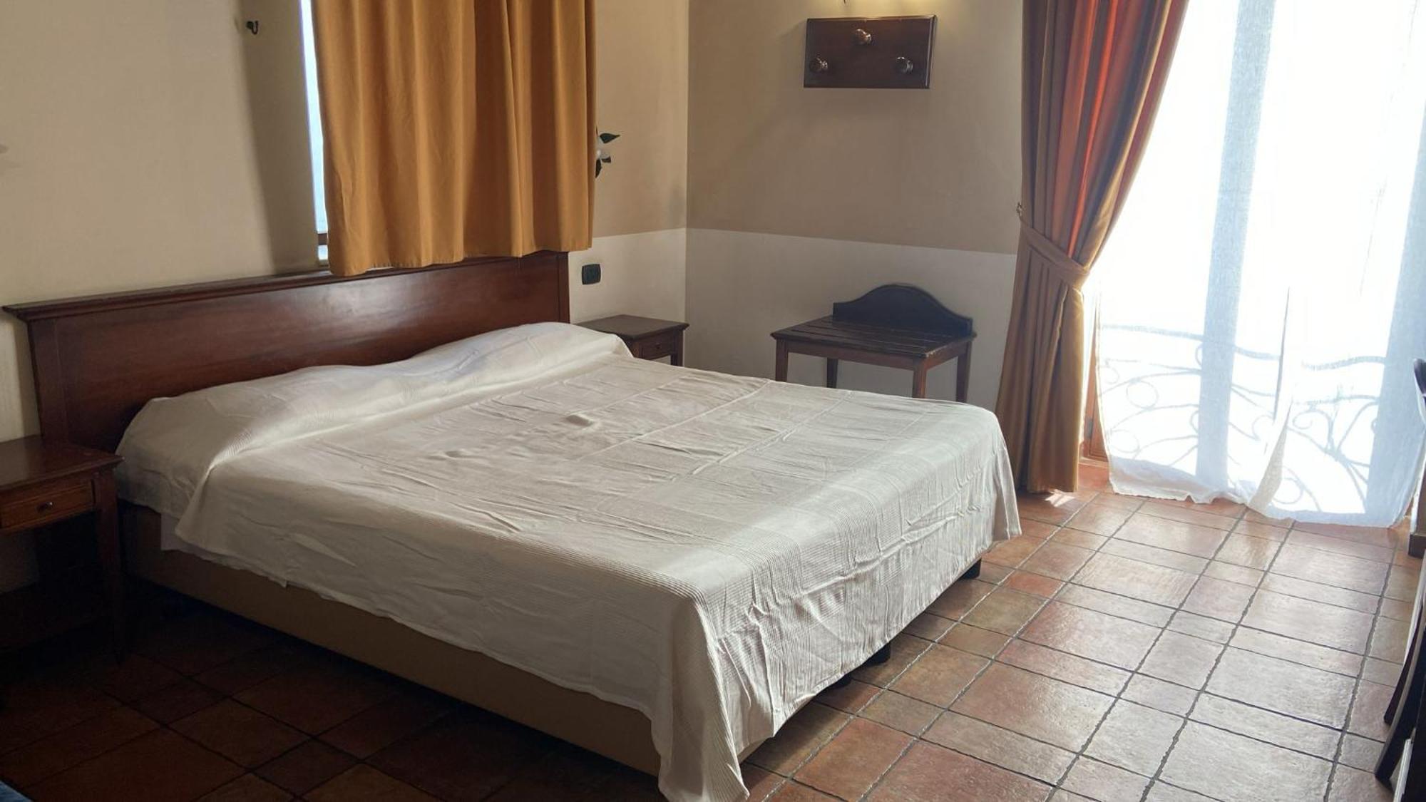Hotel Capomulini 3 Stelle Acireale Exteriör bild