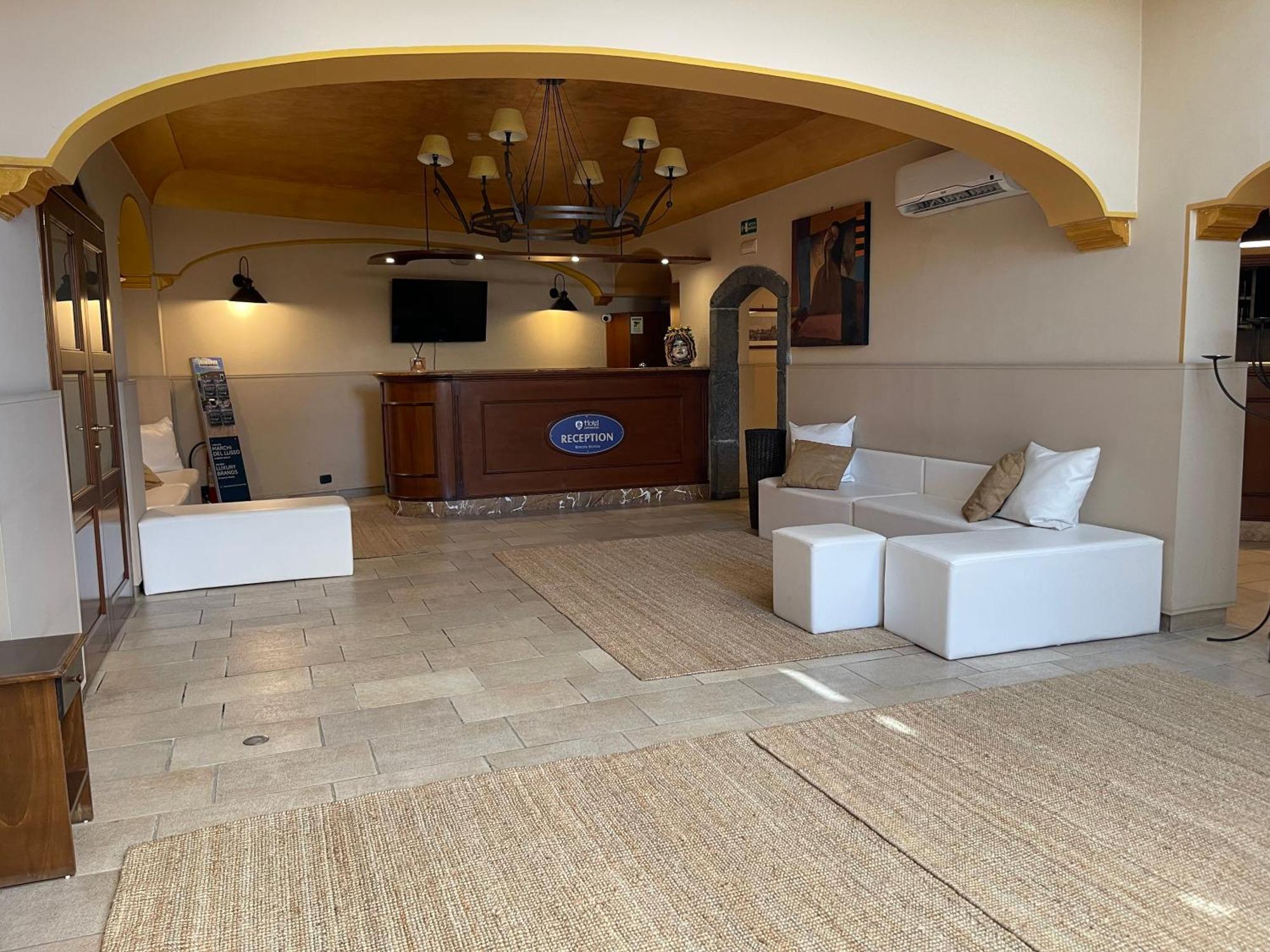 Hotel Capomulini 3 Stelle Acireale Exteriör bild