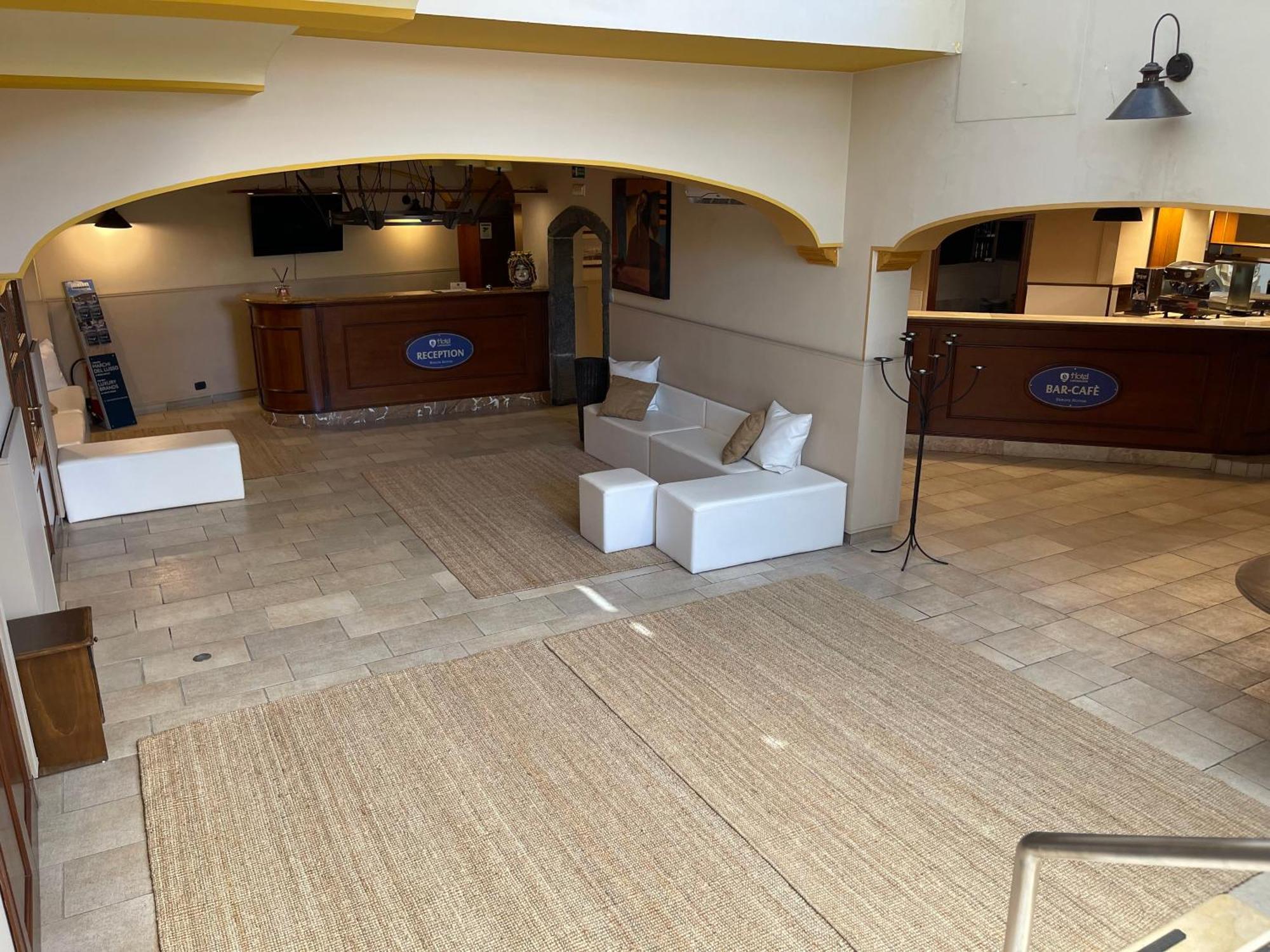 Hotel Capomulini 3 Stelle Acireale Exteriör bild